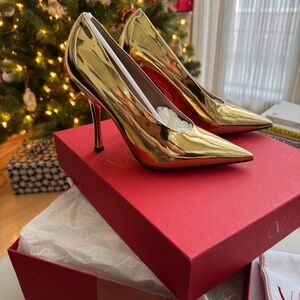 Valentino Garavani Gold Metallic Leather Point Toe Pump Size 36.5 New In Box